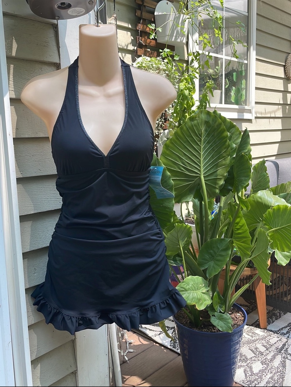 New Slimming Contour Halter Ruched Swim Dress Swimsuit Black size small
